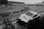 1200px-1963-05-19_Porsche_nach_Phil_Hills_Unfall.jpg